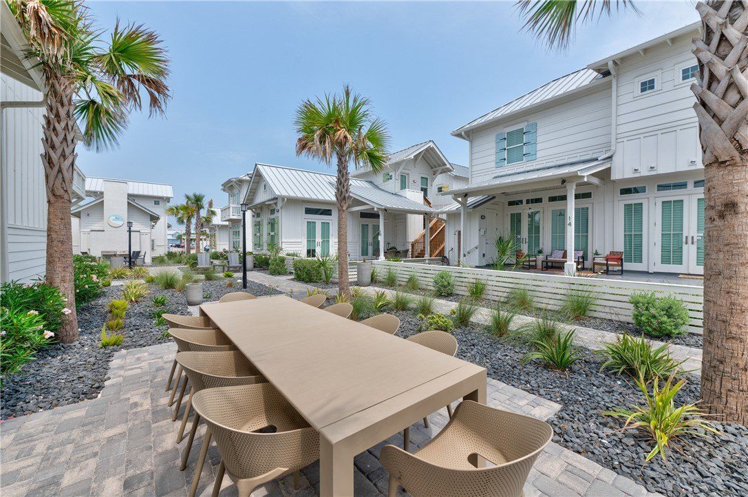673 Center Square S. Port Aransas, TX 78373