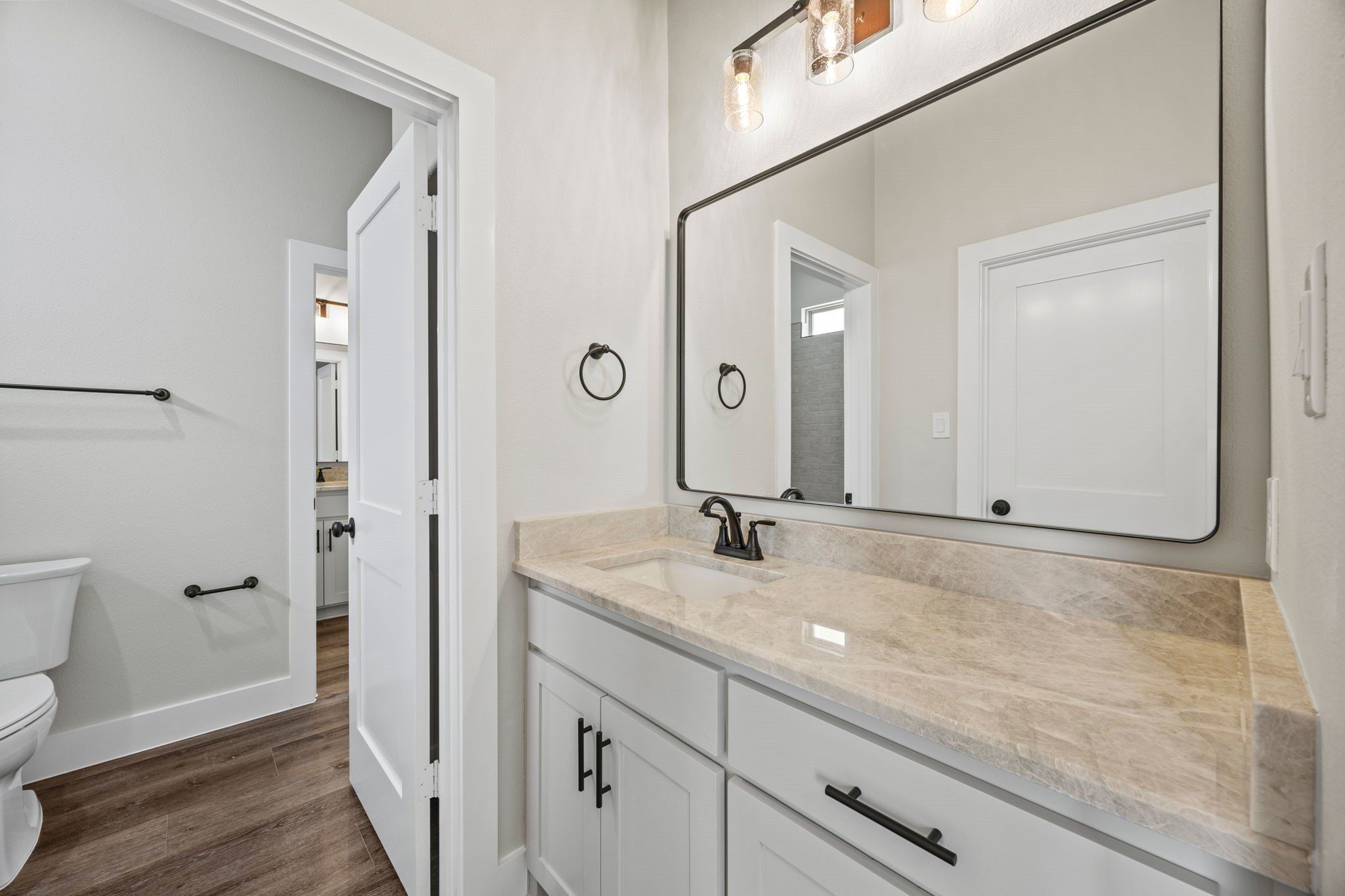147 Cr 207. Valley View, TX 76272