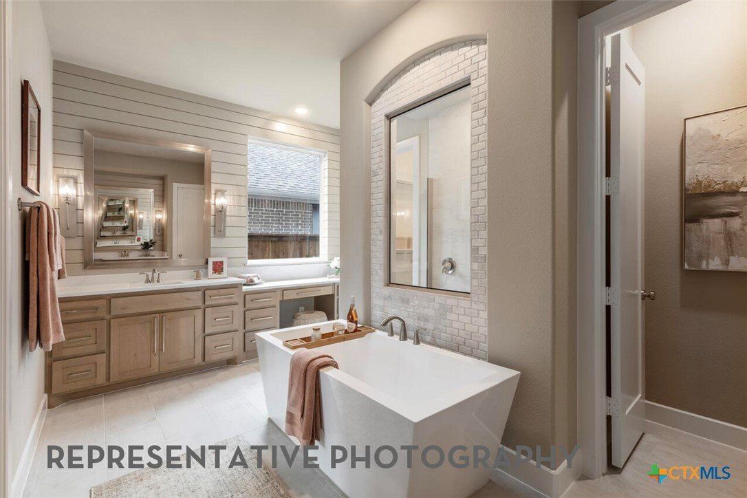 177 Farmer Brook Lane. Kyle, TX 78640