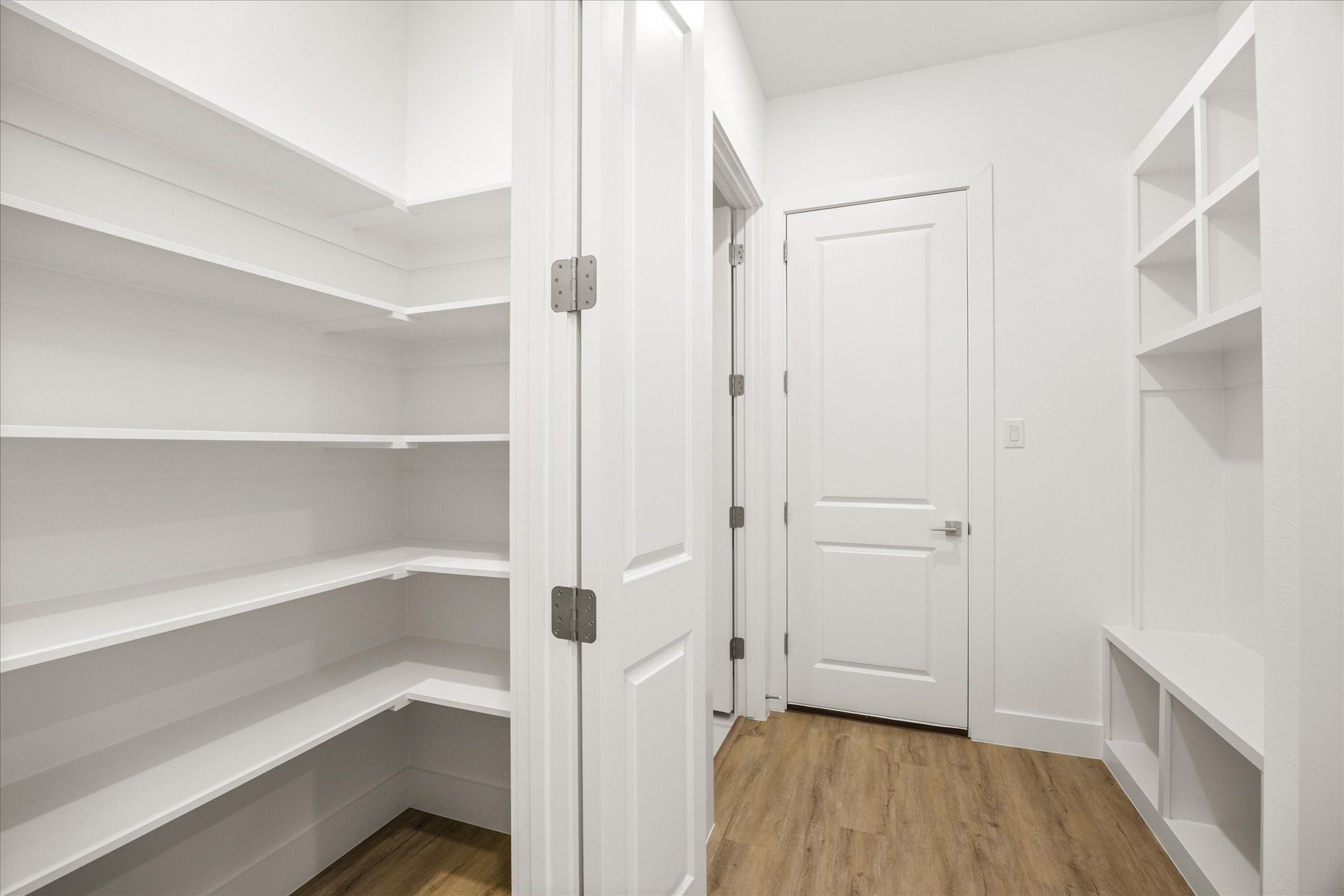 2188 Middlewood Circle. Granbury, TX 76049