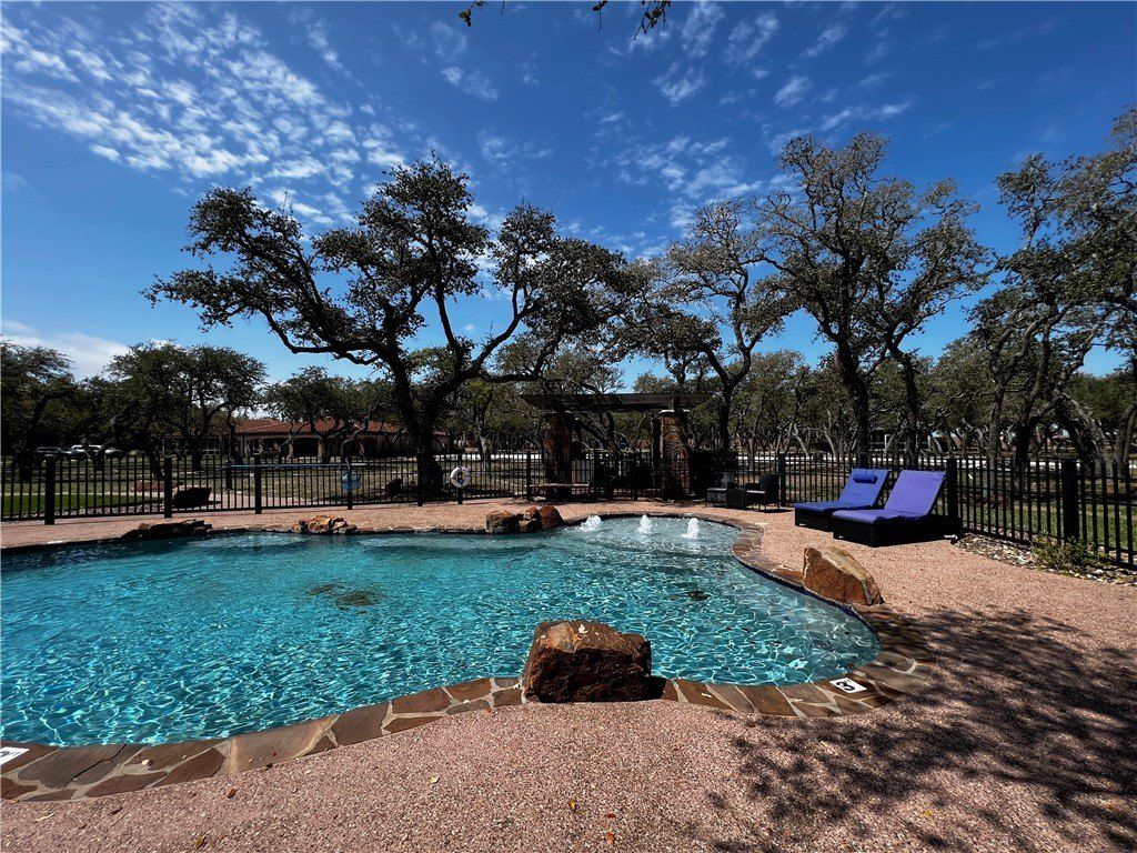 2106 Royal Oaks. Rockport, TX 78382