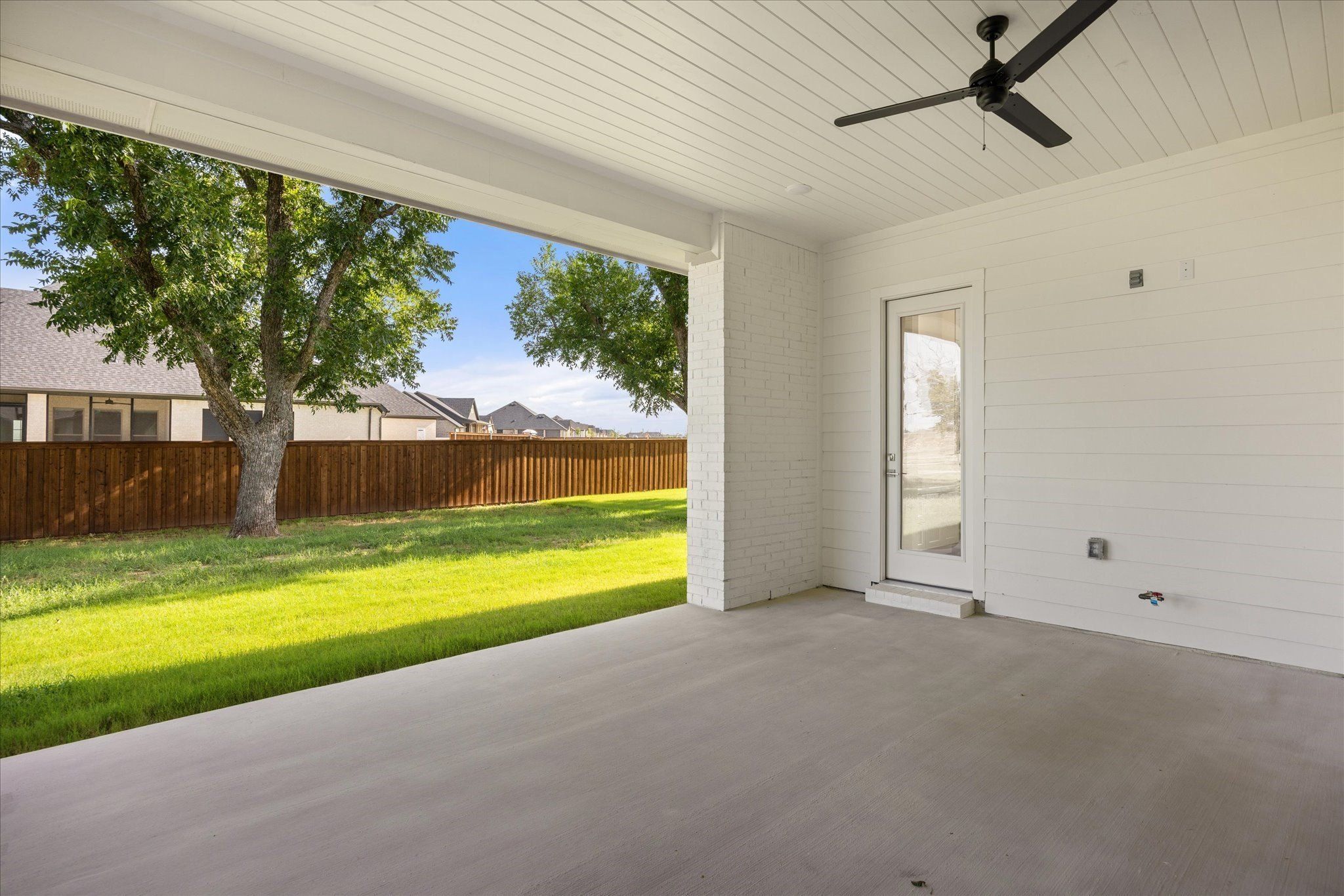 2184 Middlewood Circle. Granbury, TX 76049