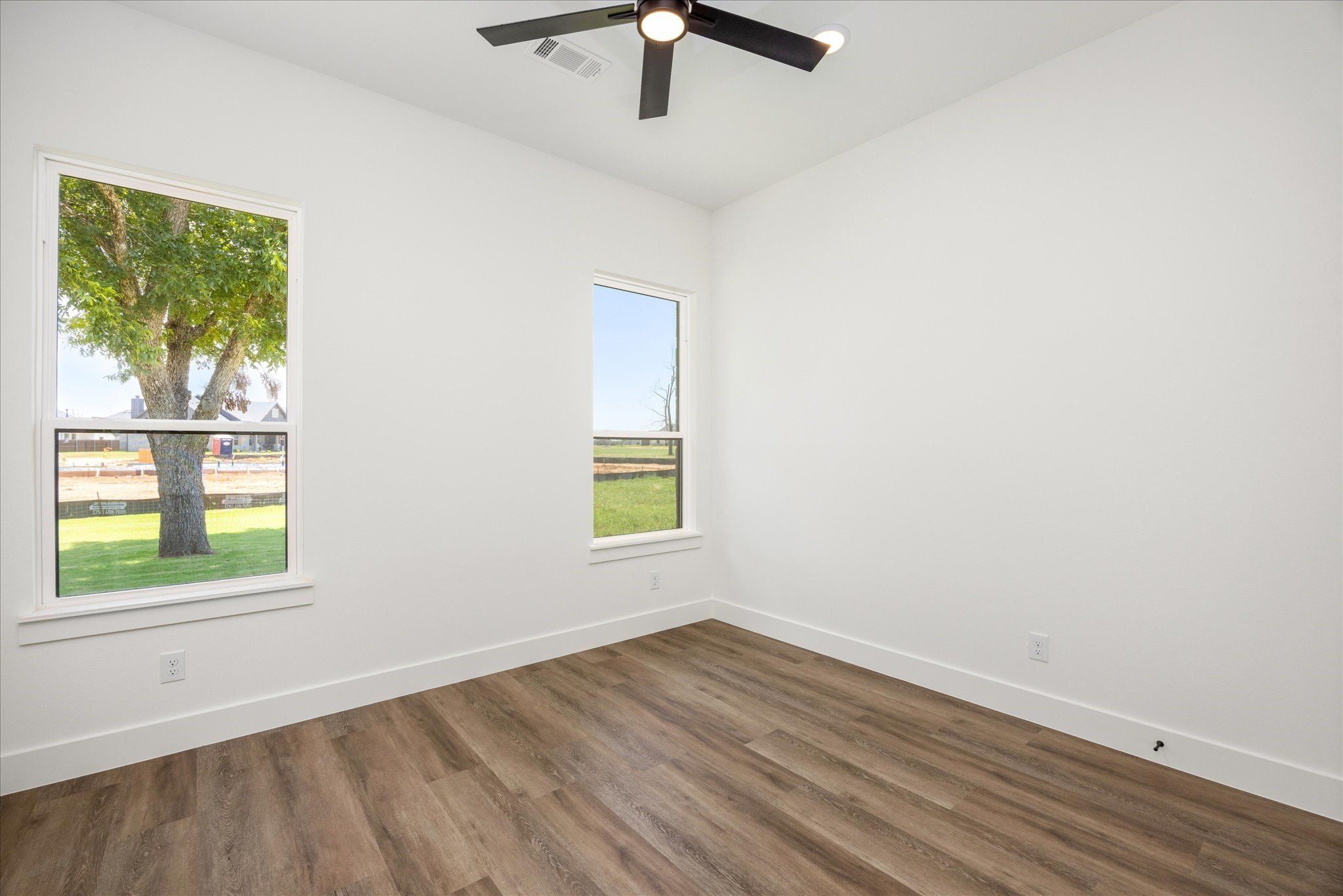 2180 Middlewood Circle. Granbury, TX 76049