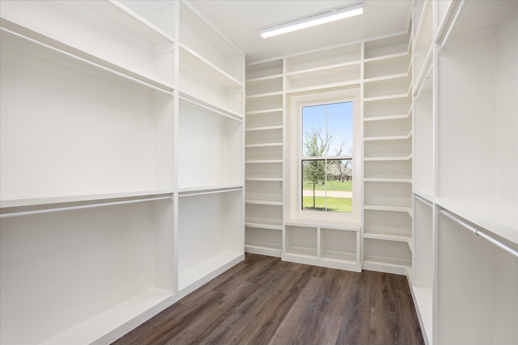 2180 Middlewood Circle. Granbury, TX 76049