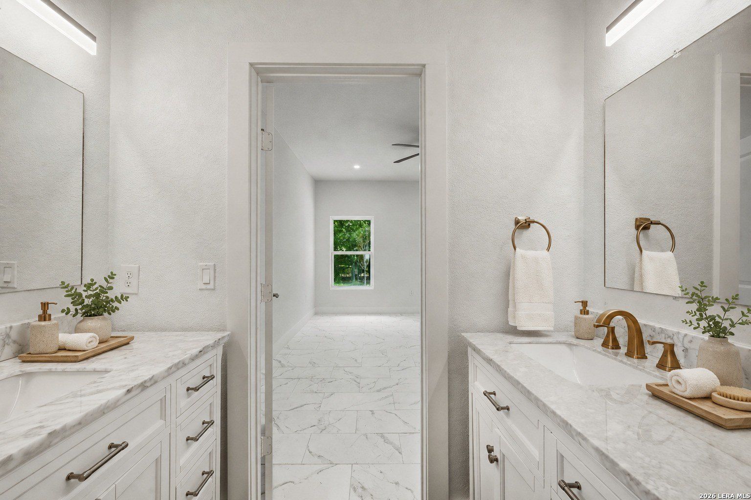 1342 Crystal. San Antonio, TX 78211