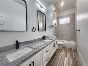 2121 S Edgewood Terrace. Fort Worth, TX 76105