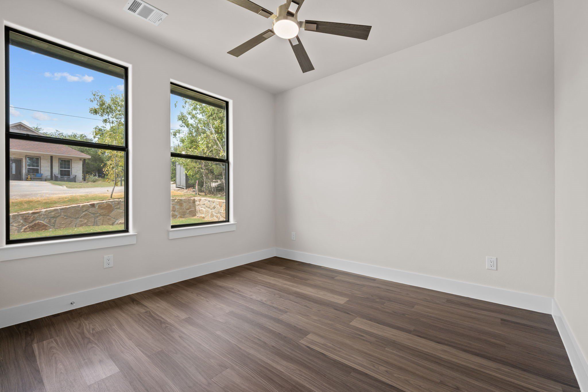 2623 Creekview Drive. Granbury, TX 76048
