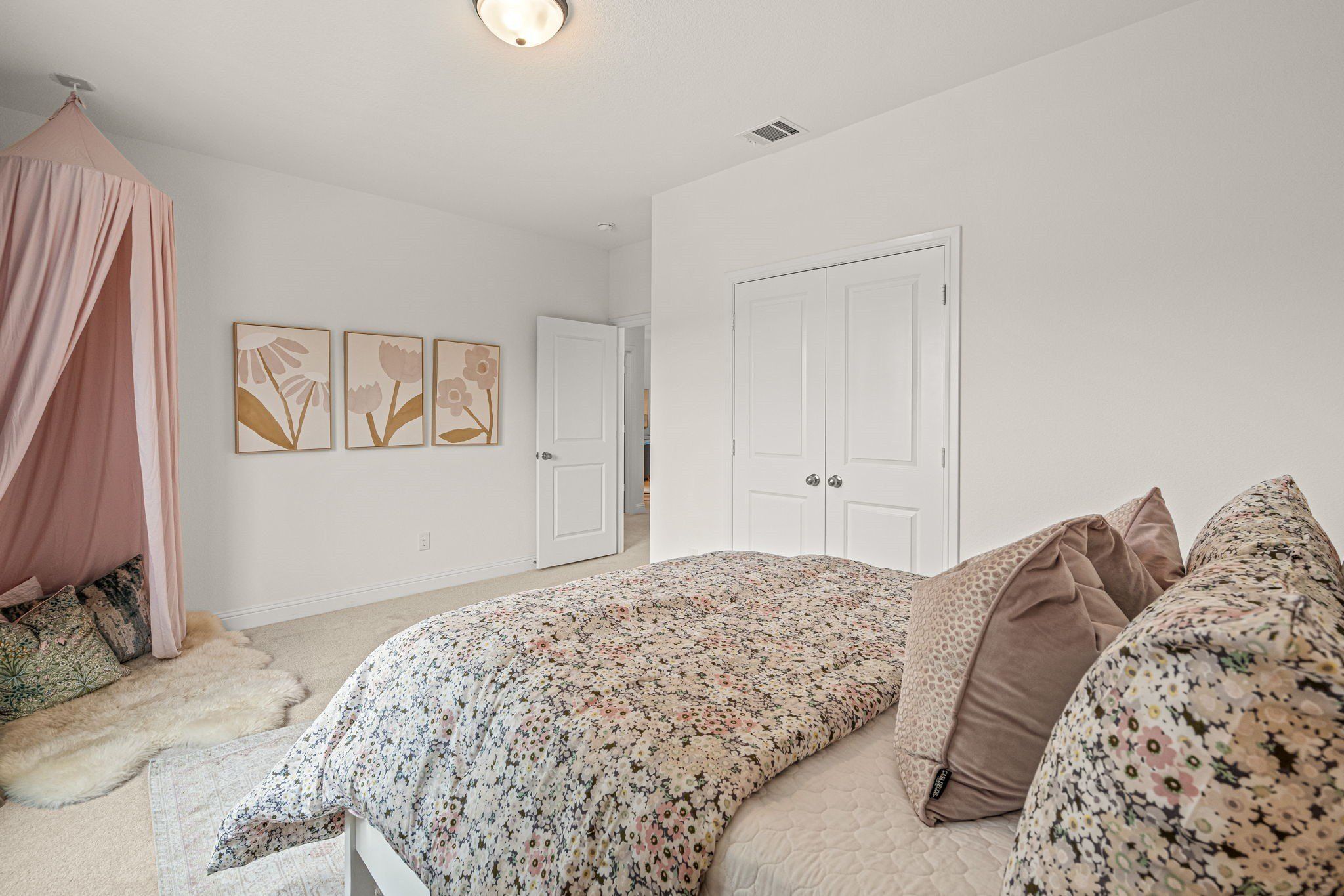 602 Sterling Drive. Benbrook, TX 76126
