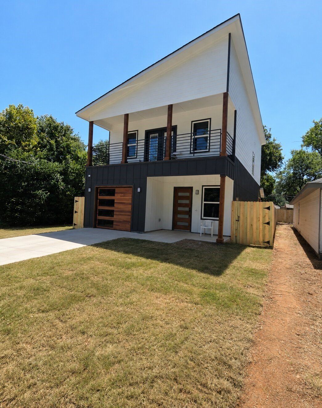 2542 Hooper Street. Dallas, TX 75215