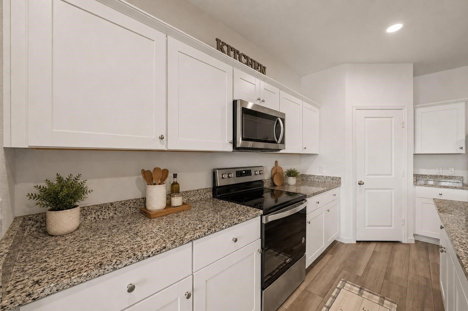 8 Glen Crossings Road. Edgecliff Village, TX 76134