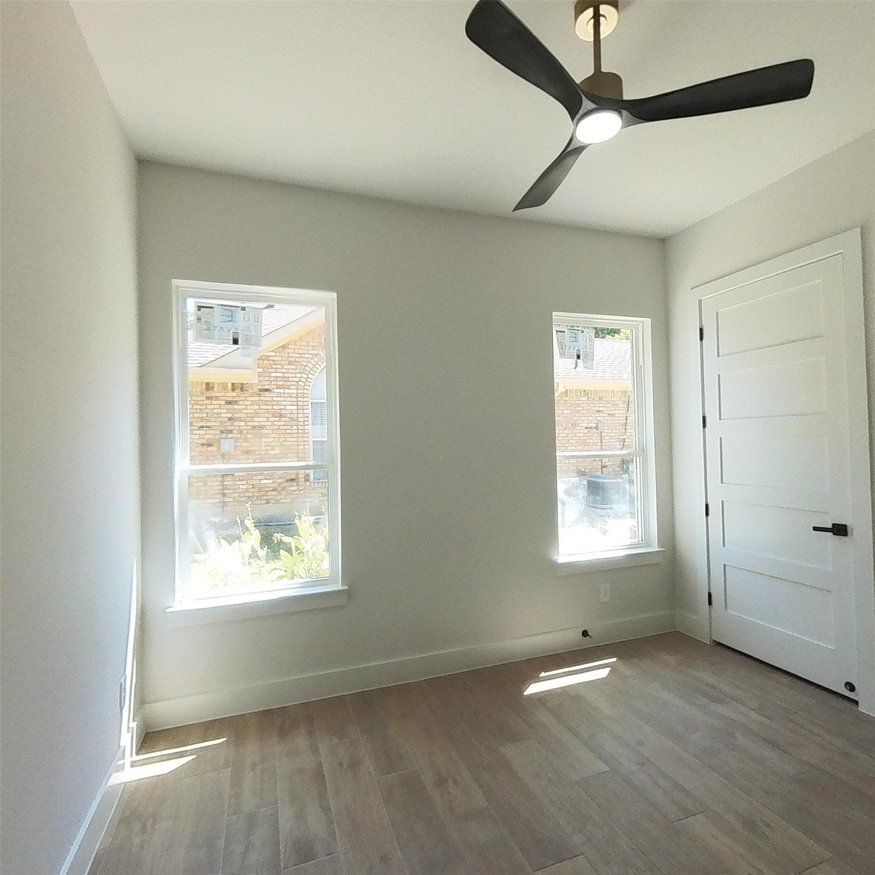 521 Glenwick Drive. Desoto, TX 75115