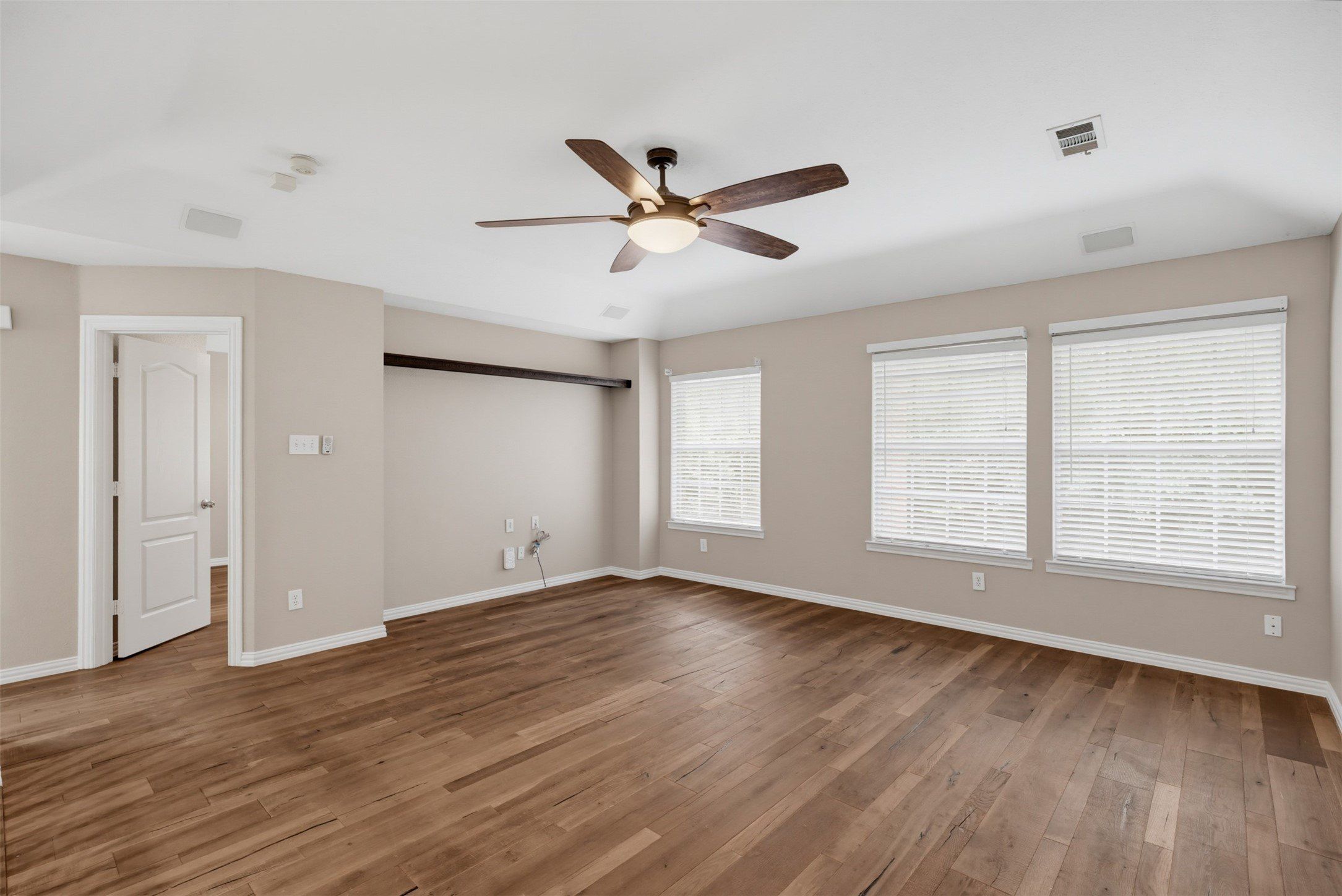 2421 Hunters Run. Flower Mound, TX 75028