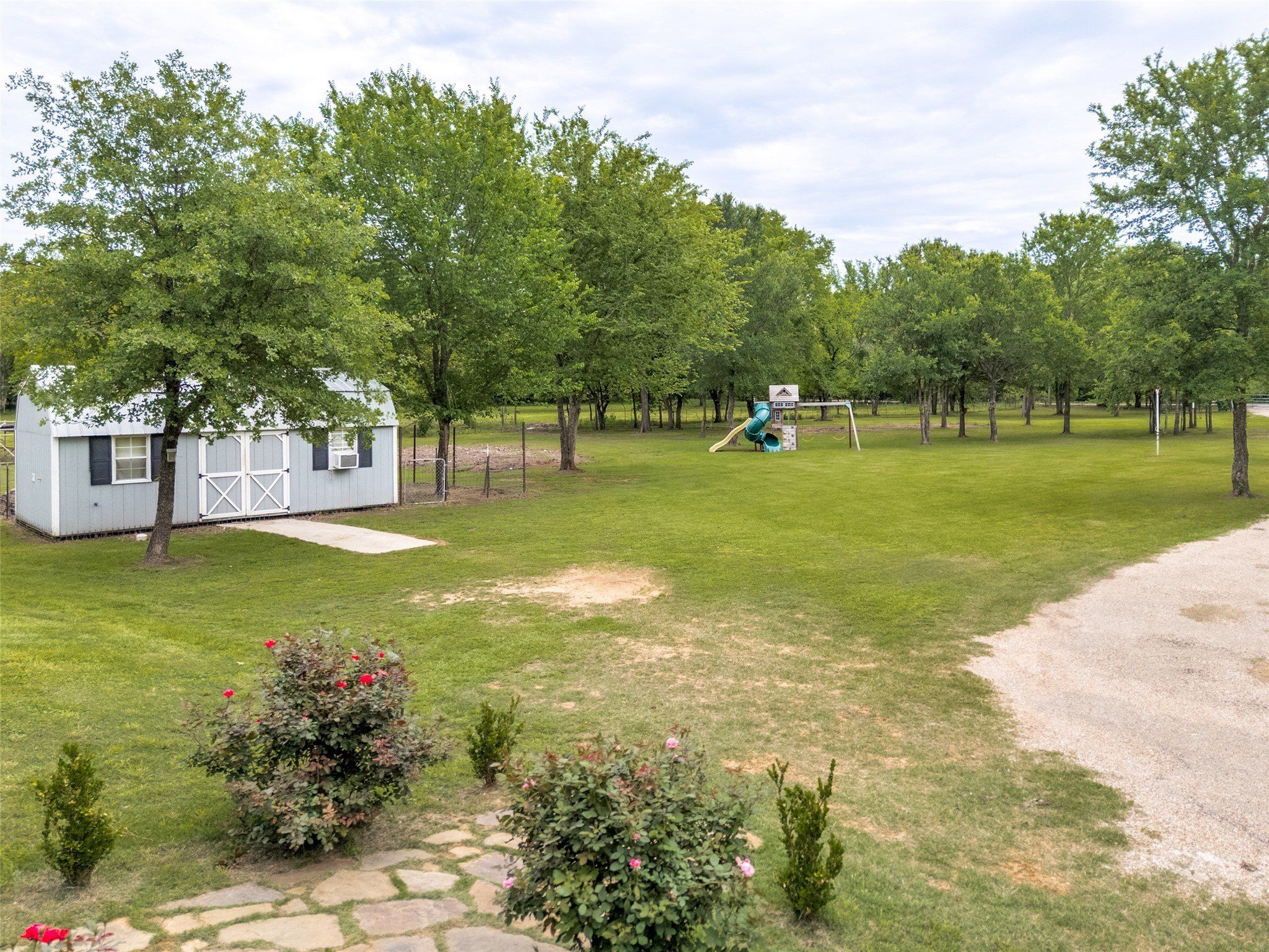 5115 County Road 423. Grandview, TX 76050