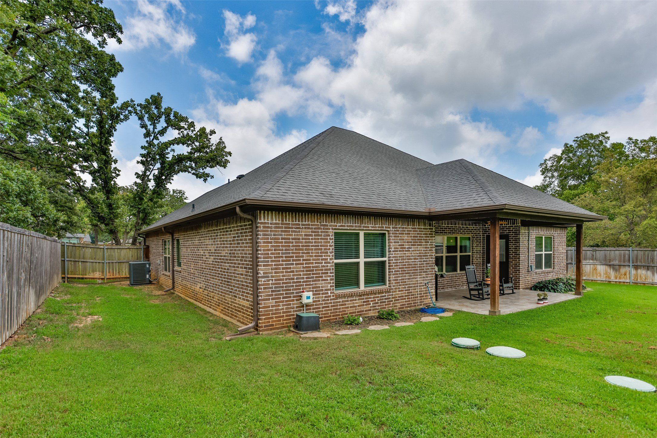 110 E Iriquois Drive. Lake Kiowa, TX 76240