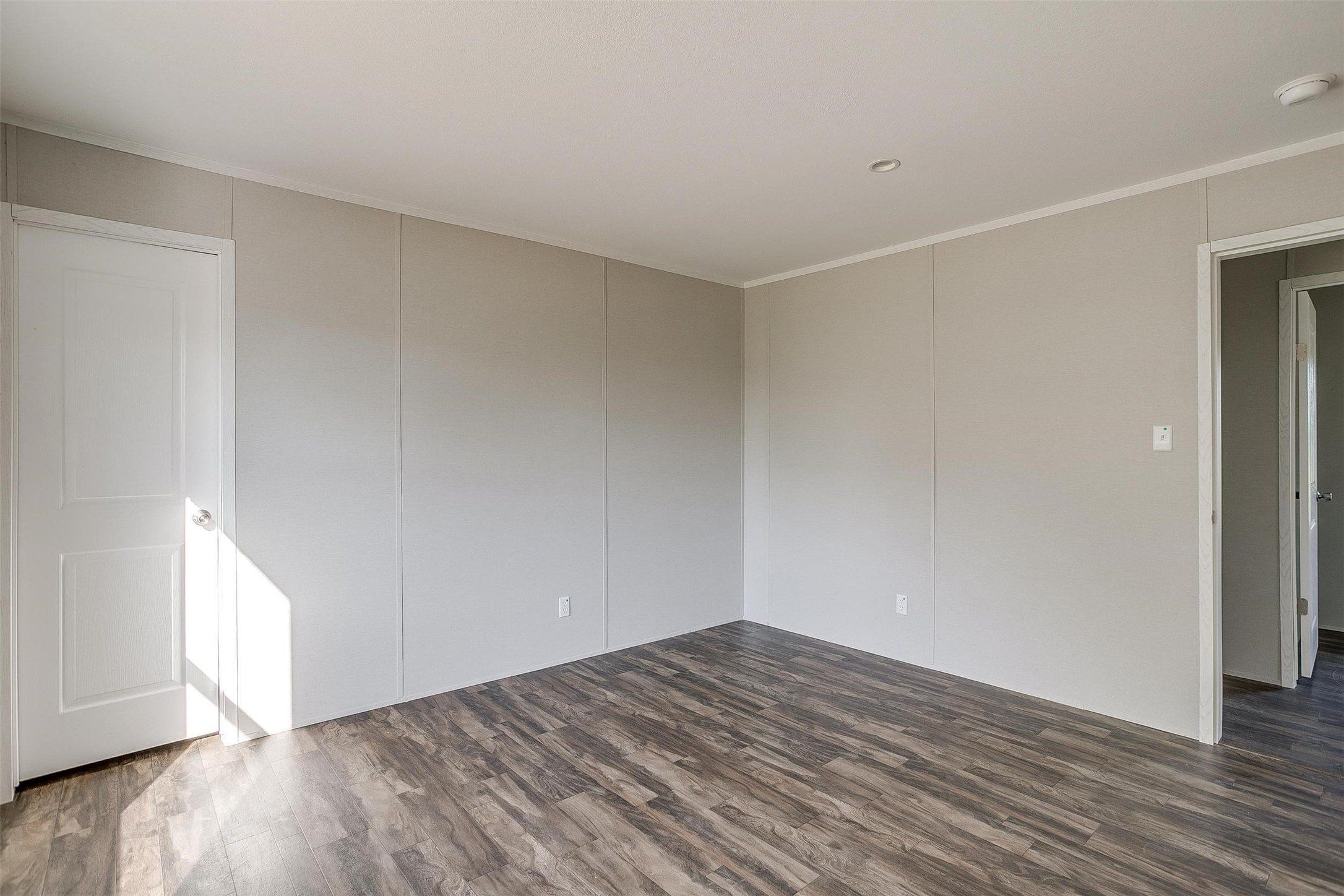 4417 County Road 423. Grandview, TX 76050
