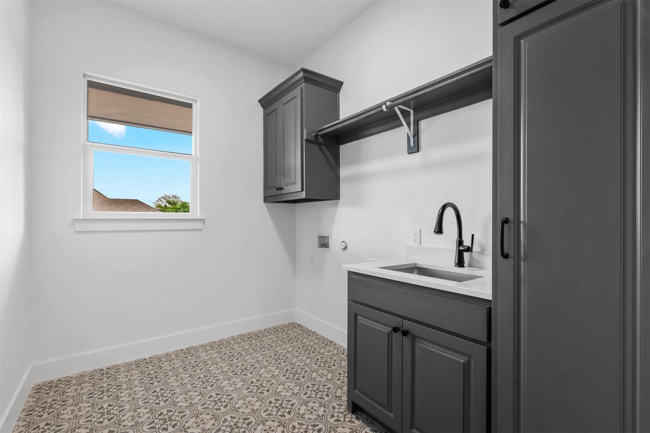 1657 Ethan Circle. Midlothian, TX 76065