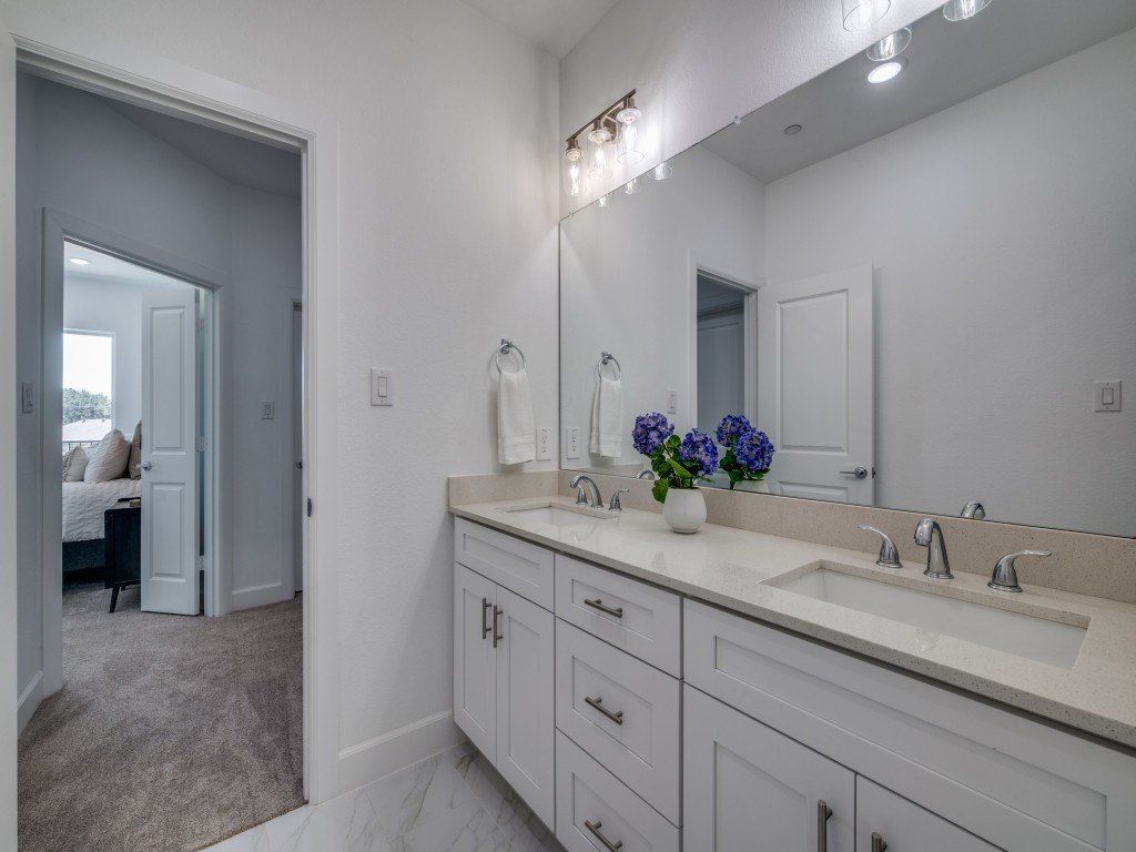 5613 Woodlands Drive. The Colony, TX 75056