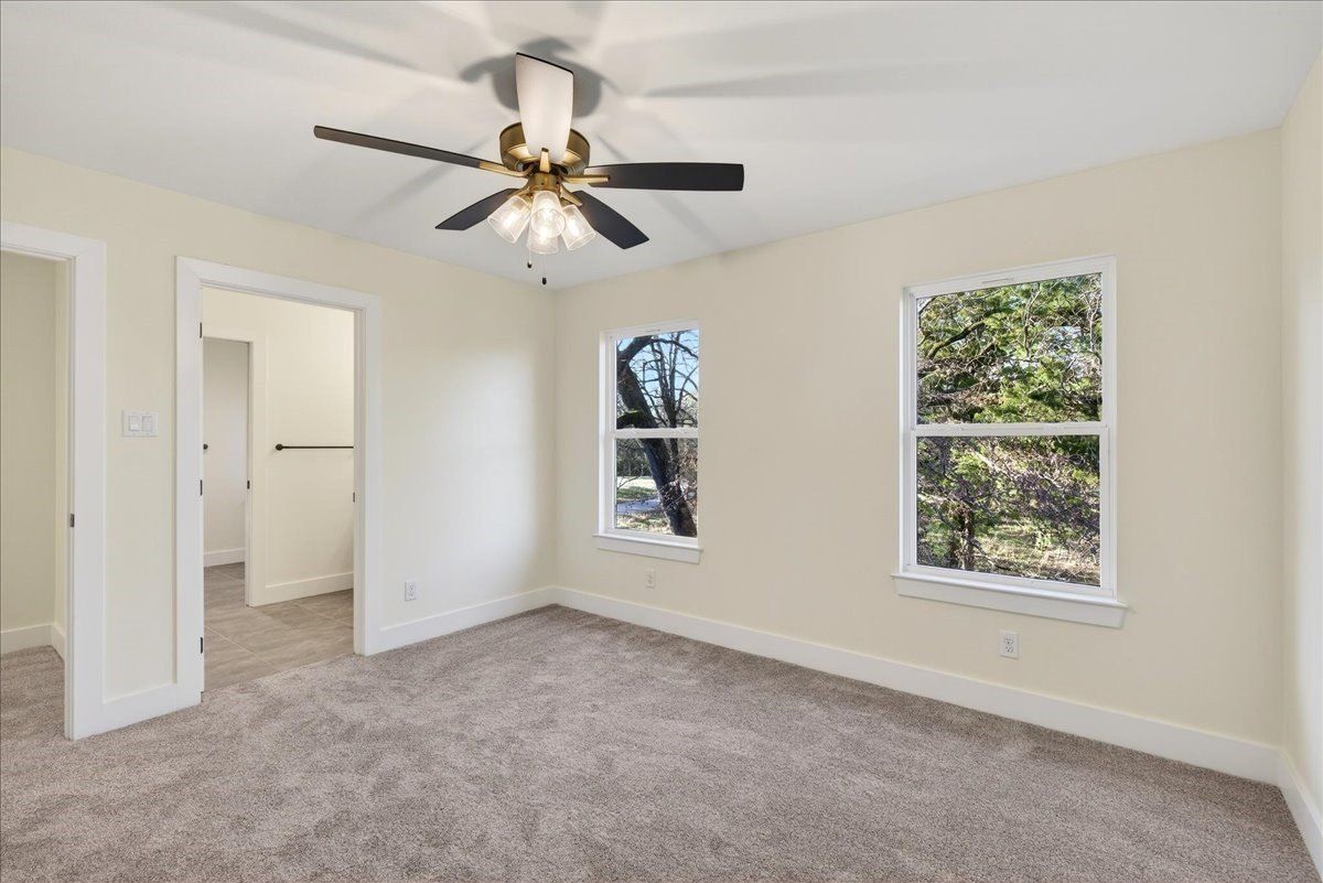 114 Castlewood Road. Enchanted Oaks, TX 75156