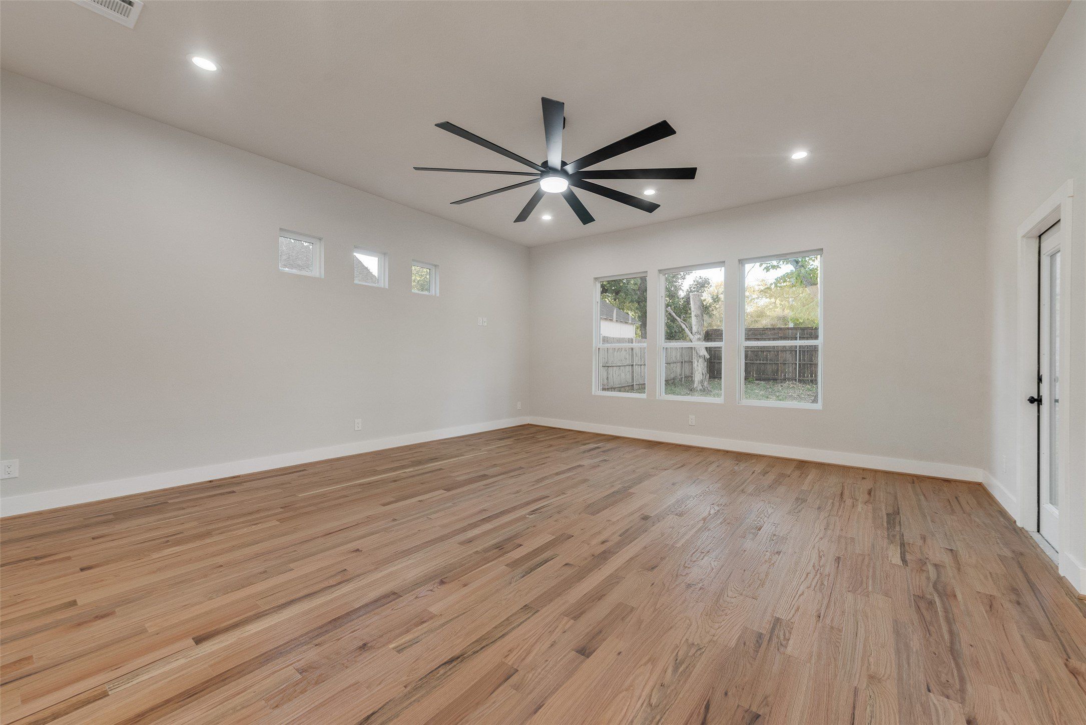 1623 Lansford Avenue. Dallas, TX 75224