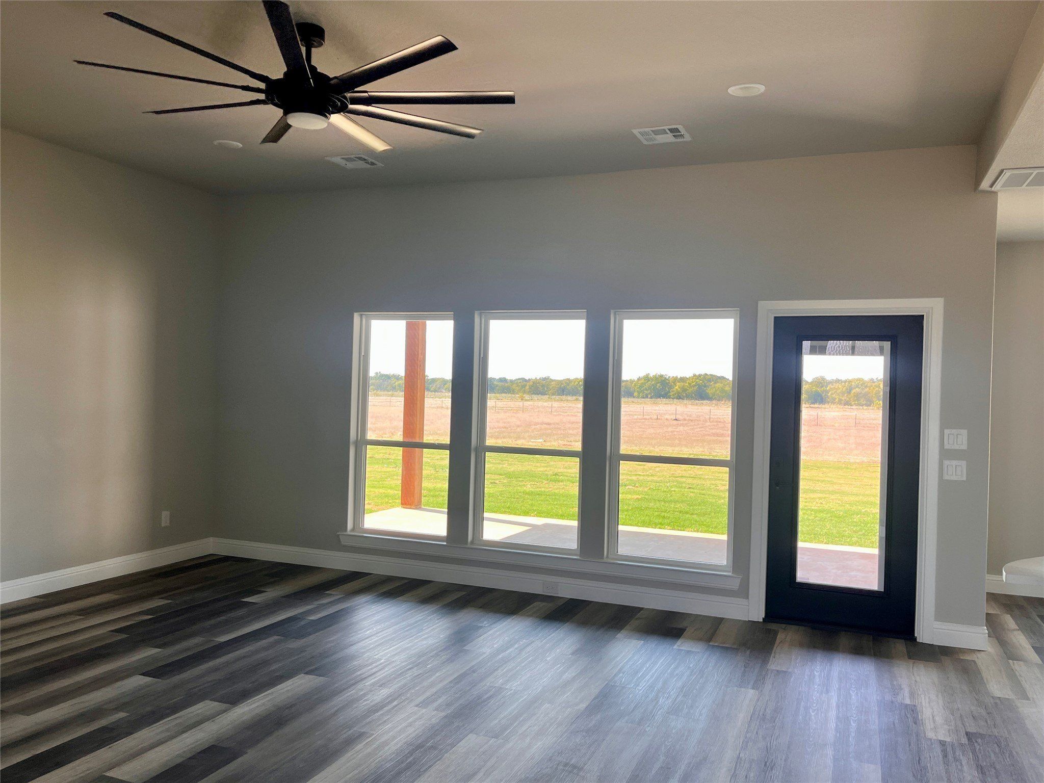 1404 Dixie Estates Way. Whitesboro, TX 76273