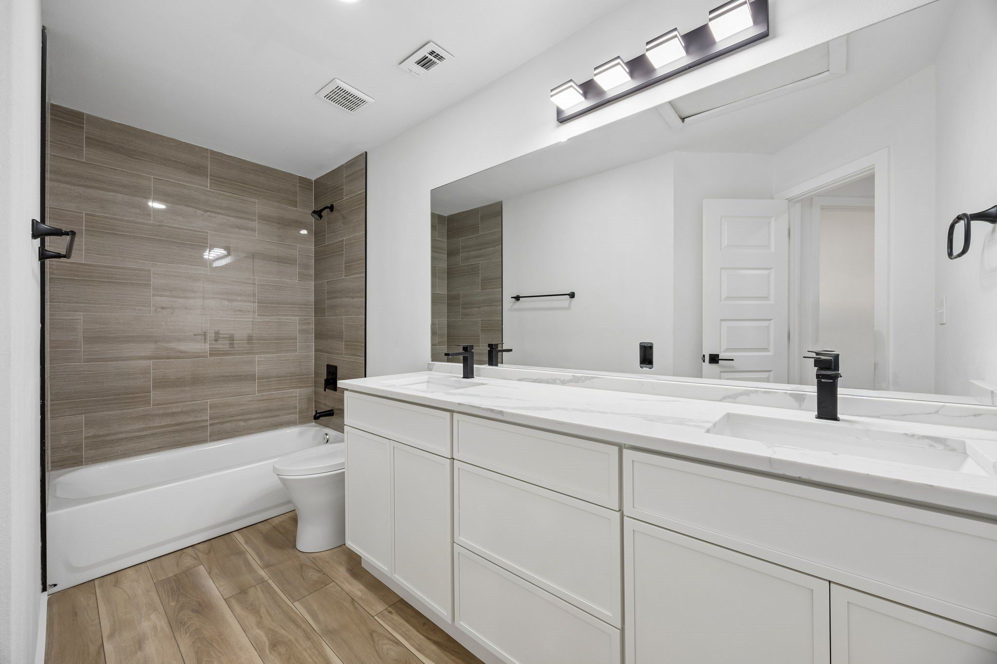 1011 S Waverly Drive. Dallas, TX 75208
