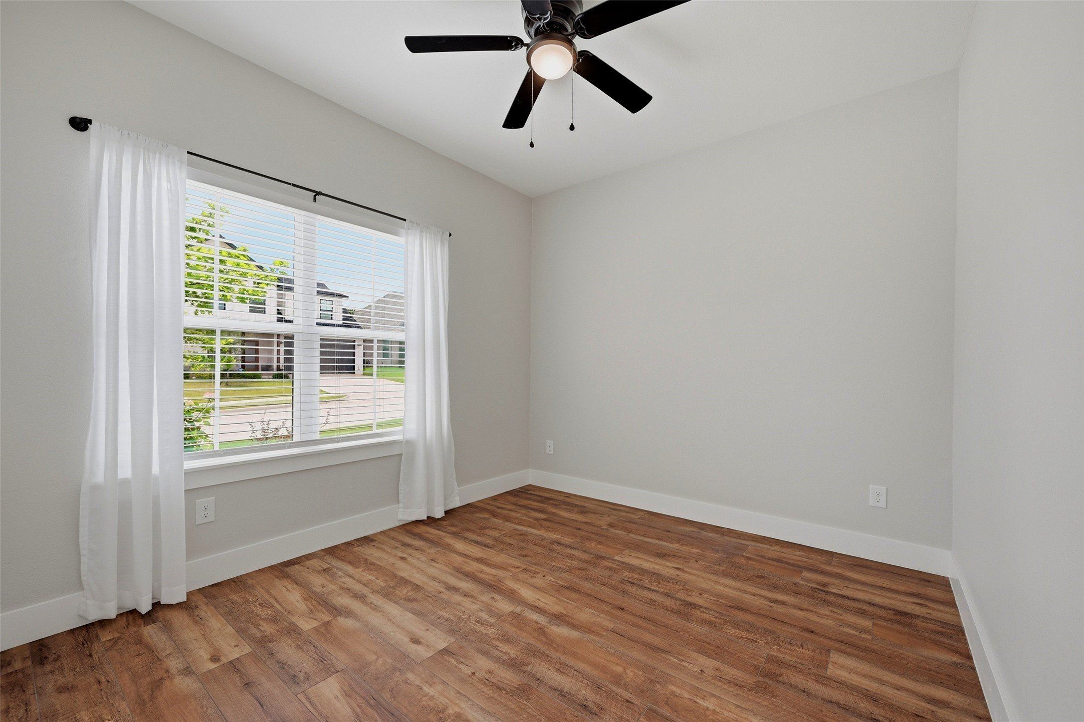 4919 Dry Creek. Sherman, TX 75092