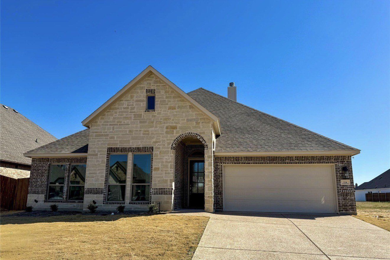 124 Mockingbird Hill. Joshua, TX 76058