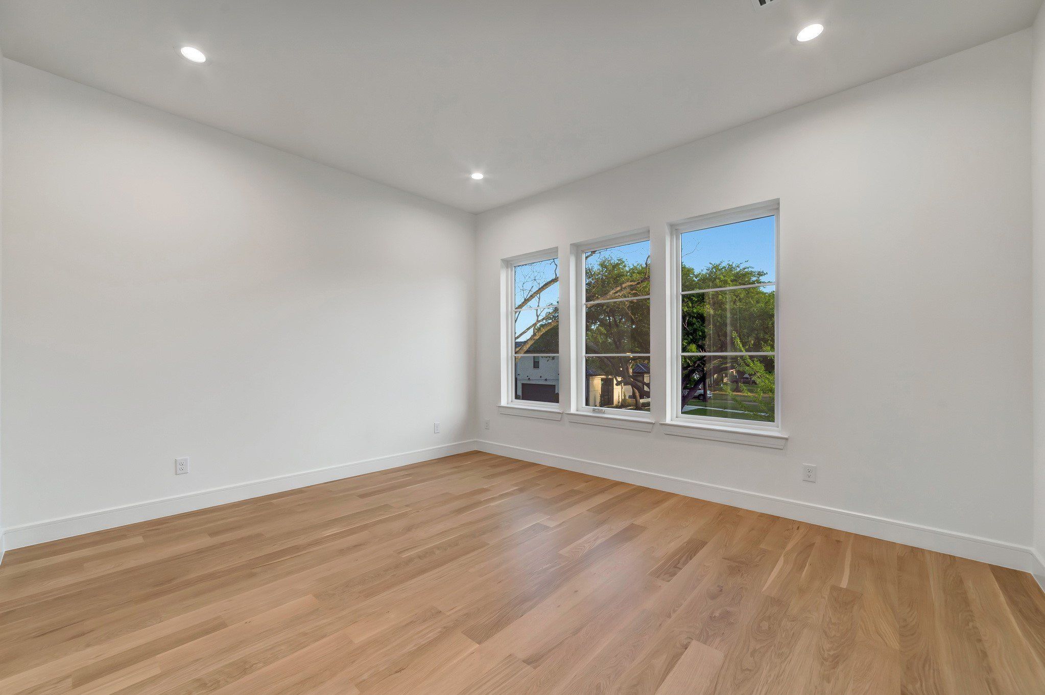 3667 Ingleside Drive. Dallas, TX 75229