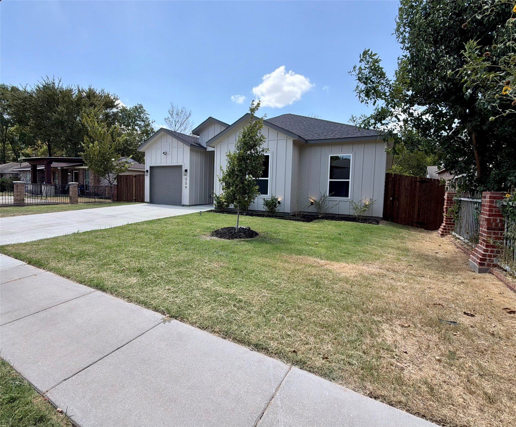 559 Pleasant Vista Drive. Dallas, TX 75217