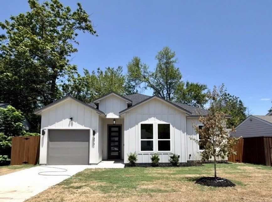 2731 Moffatt Avenue. Dallas, TX 75216