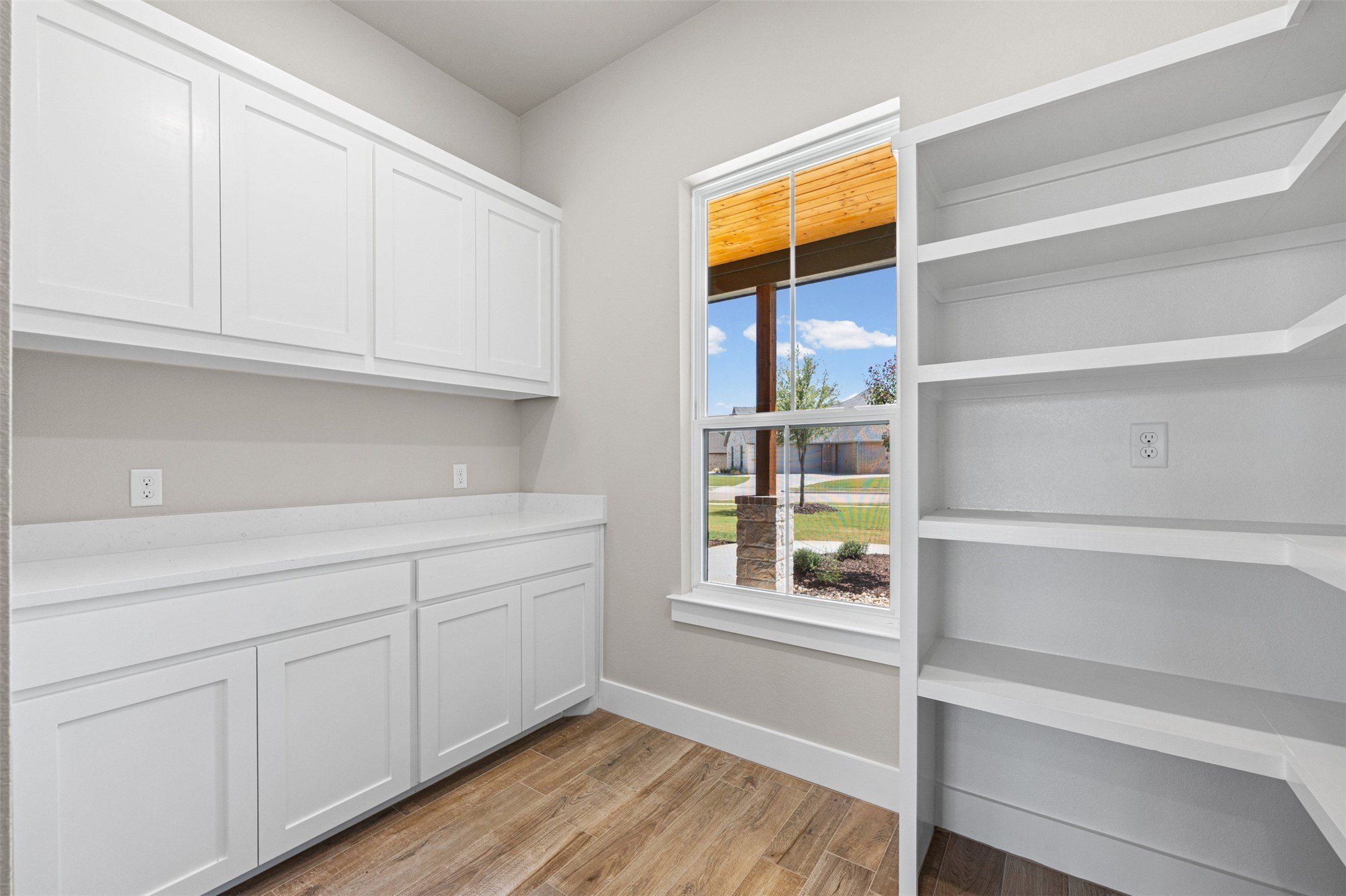 6657 Pinehurst Drive. Granbury, TX 76049