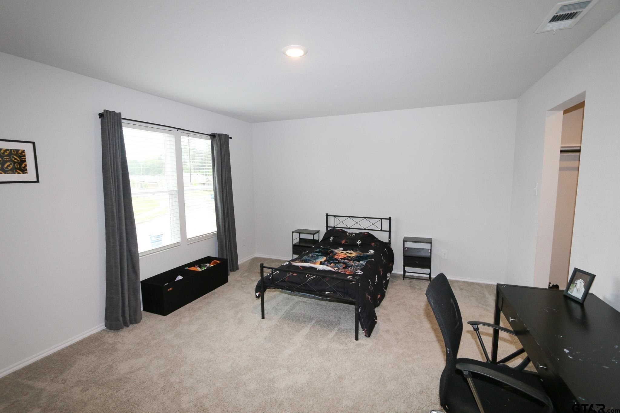 1206 River Oaks Lane. Chandler, TX 75758
