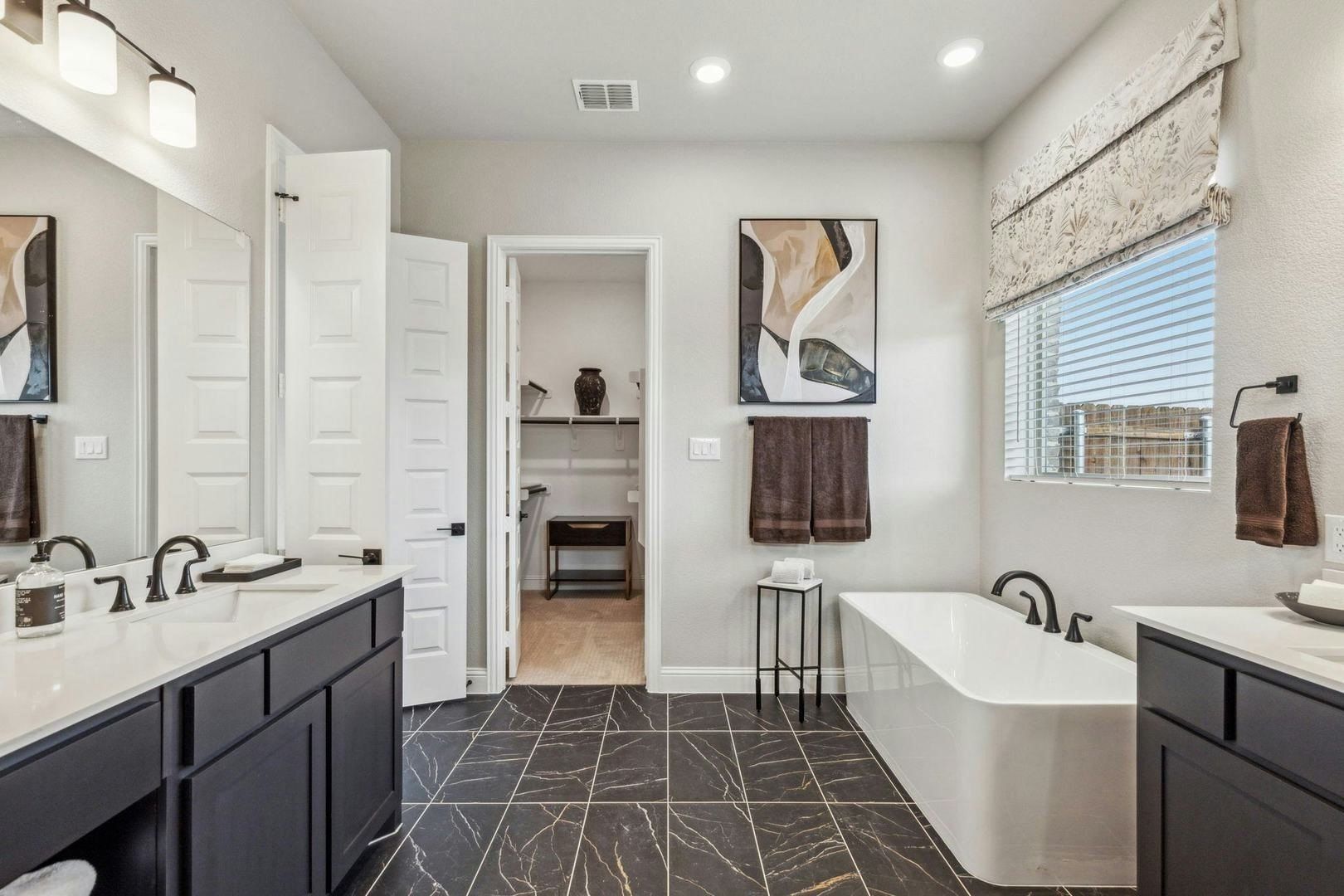 147 Hollingsworth Lane. Glenn Heights, TX 75154