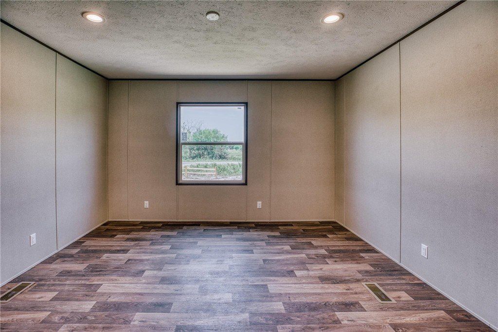 11146 Schmidt Road. Waller, TX 77484