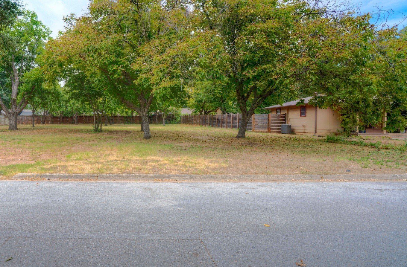 310 Blevins Street. Grapevine, TX 76051