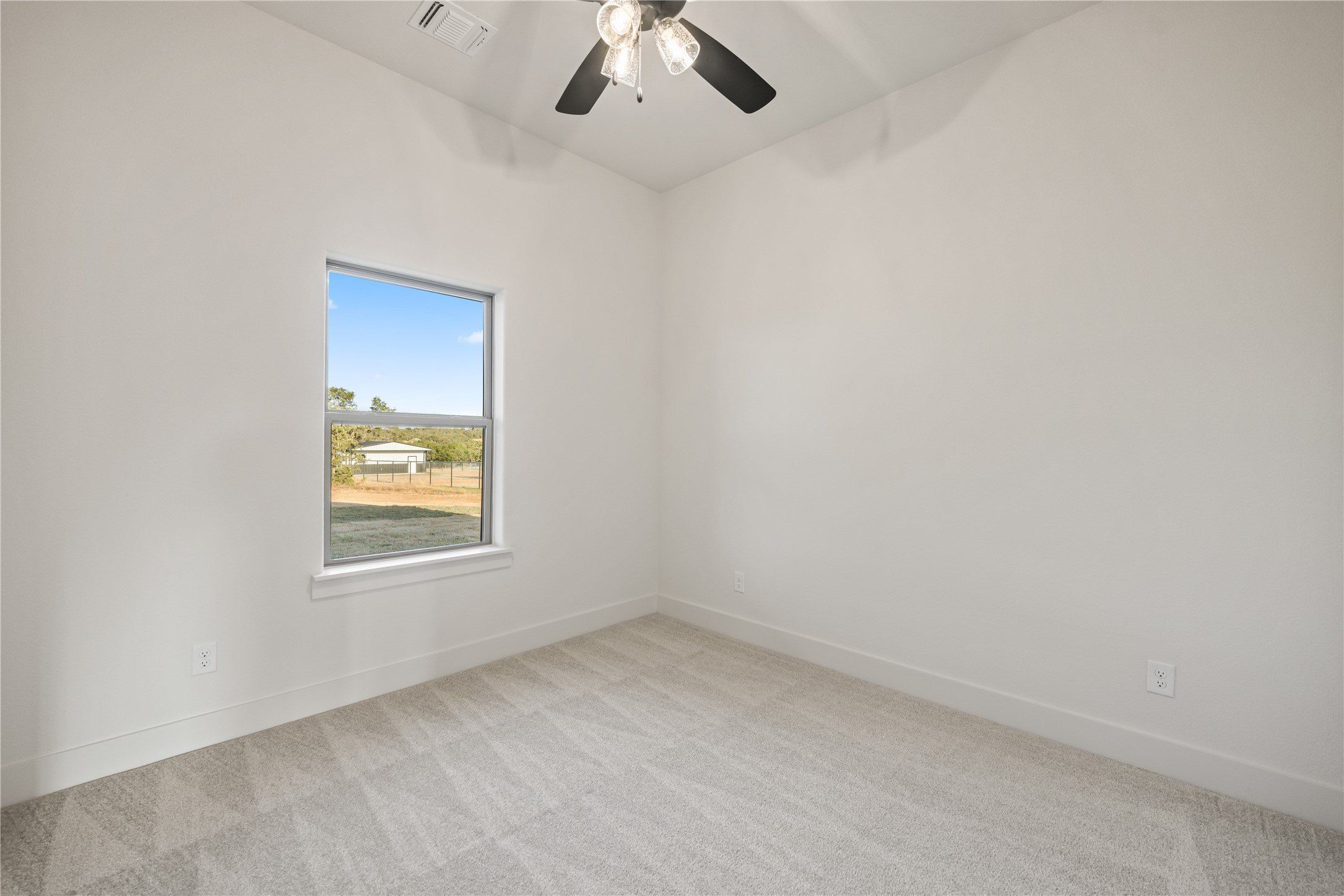 7004 Ranch View Place. Springtown, TX 76082