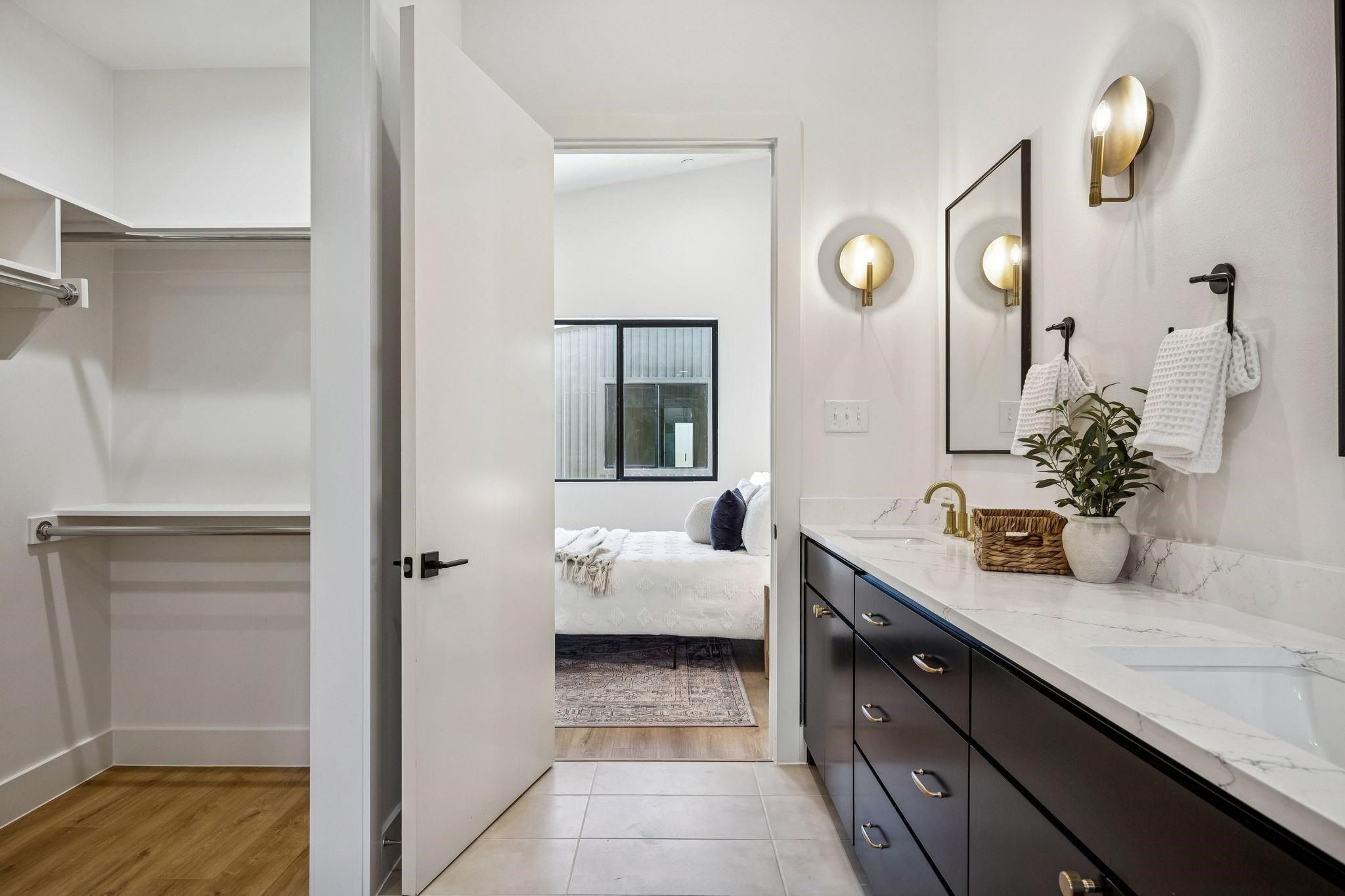 2147 Mail Avenue. Dallas, TX 75235