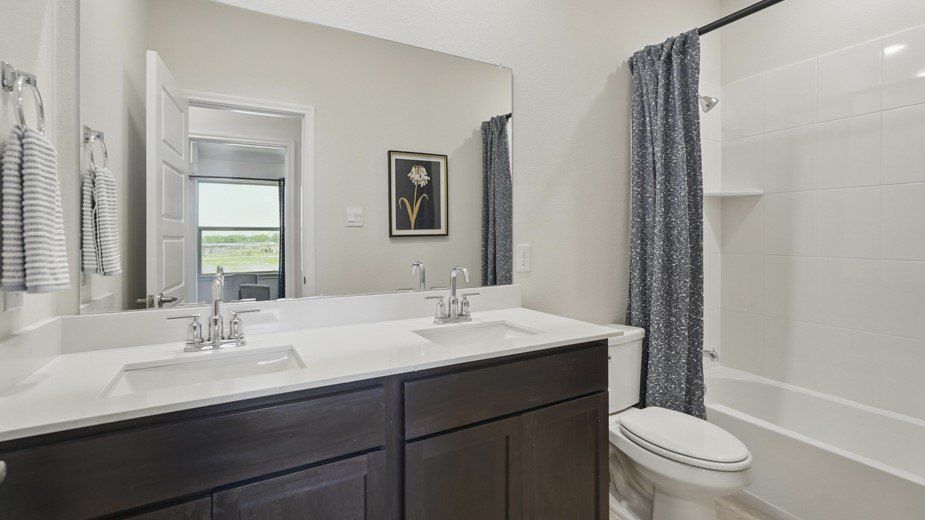 1915 Hellams Lane. Royse City, TX 75189