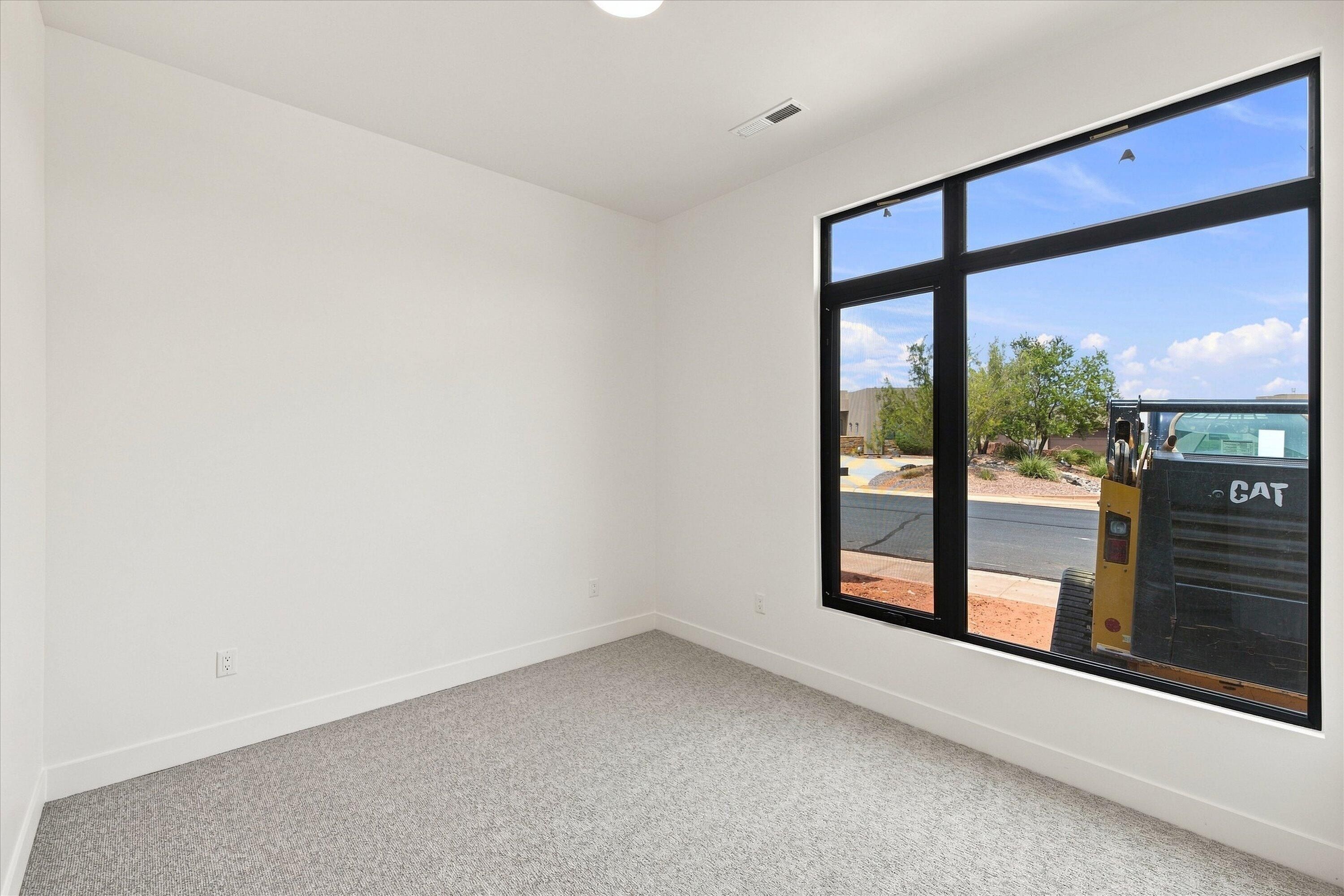 3172 S Red Sands Way. Hurricane, UT 84737