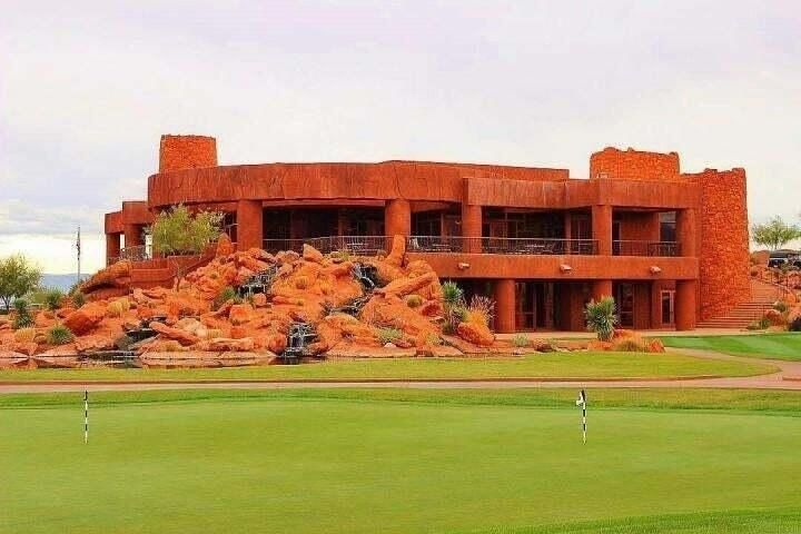 2874 W Indian Peaks Circle. St George, UT 84770