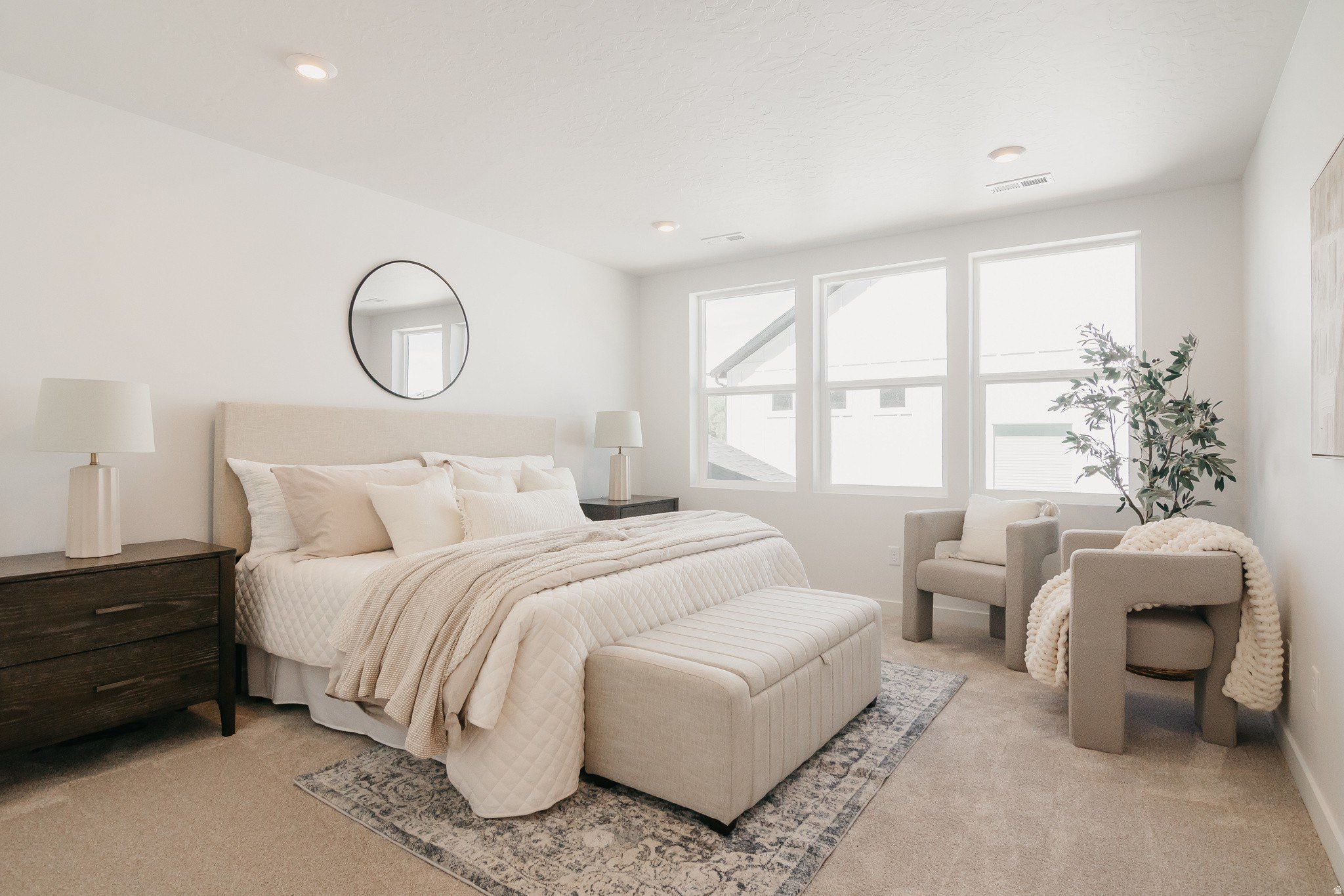 944 W Columbia Ct Unit 108. Riverdale, UT 84405