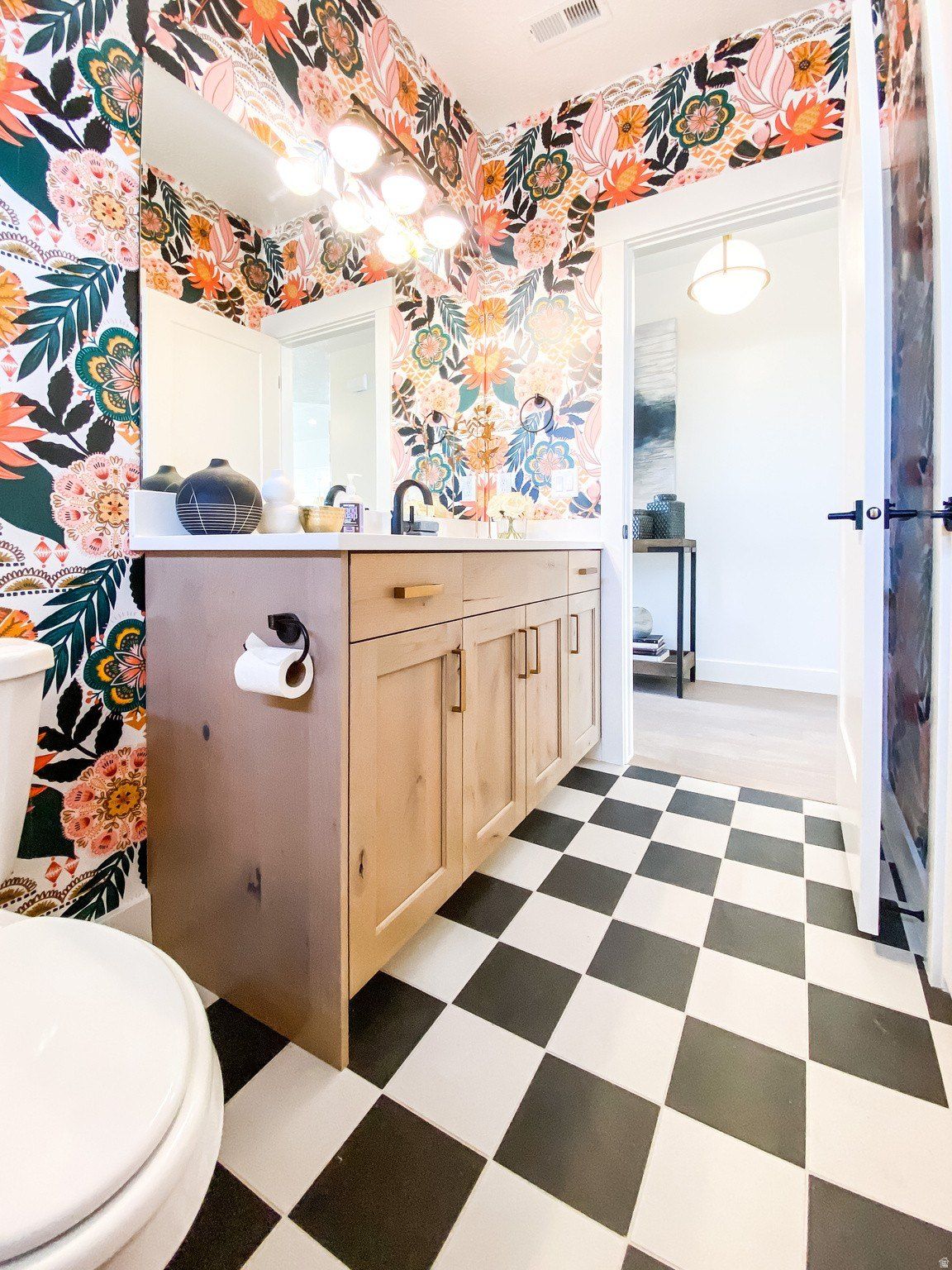 1382 W 250 N. Layton, UT 84041