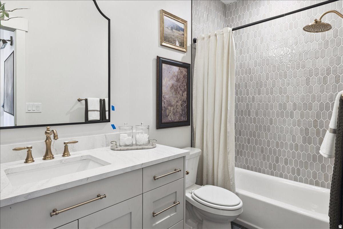 2554 S 2430 W. Syracuse, UT 84075