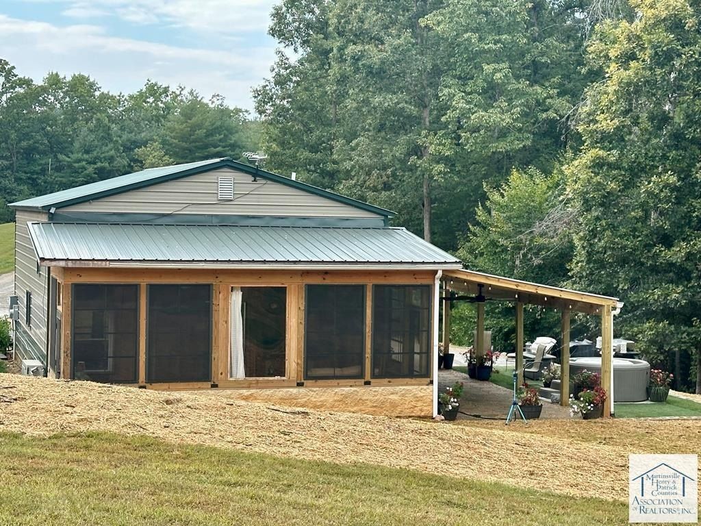 4265 Goosepoint Rd. Stuart, VA 24171