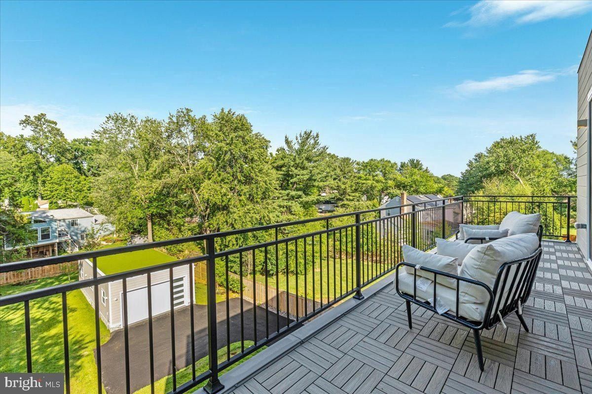 2841 Edgelea Road. Vienna, VA 22181