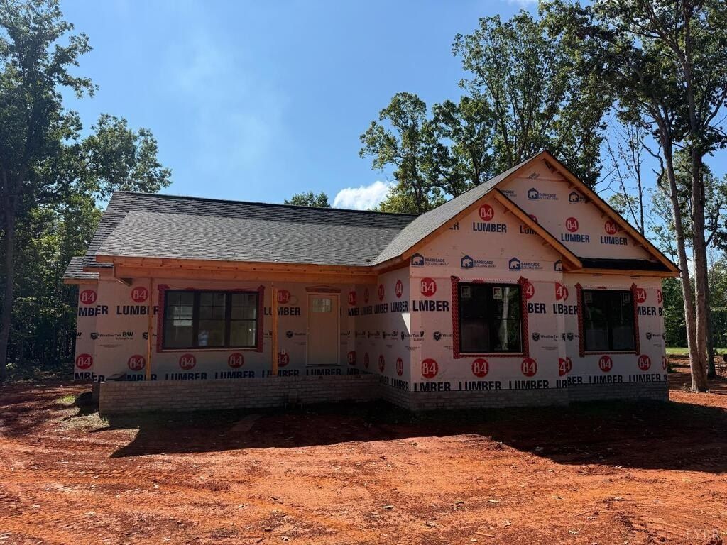 2226 Stonewall Road. Concord, VA 24538