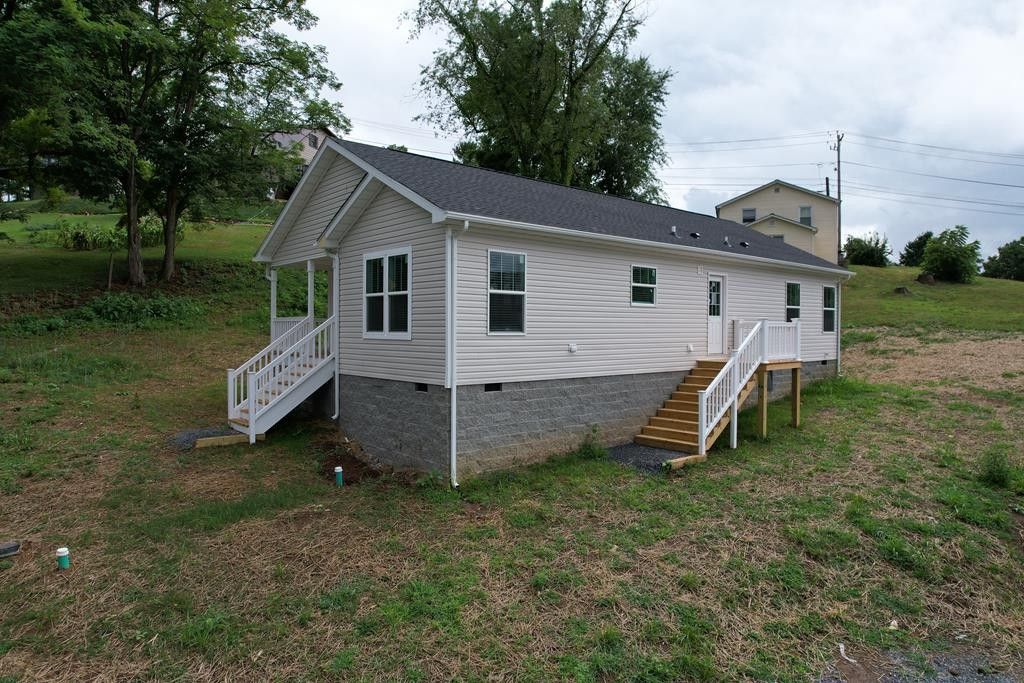 224 Palmer Avenue. Marion, VA 24354