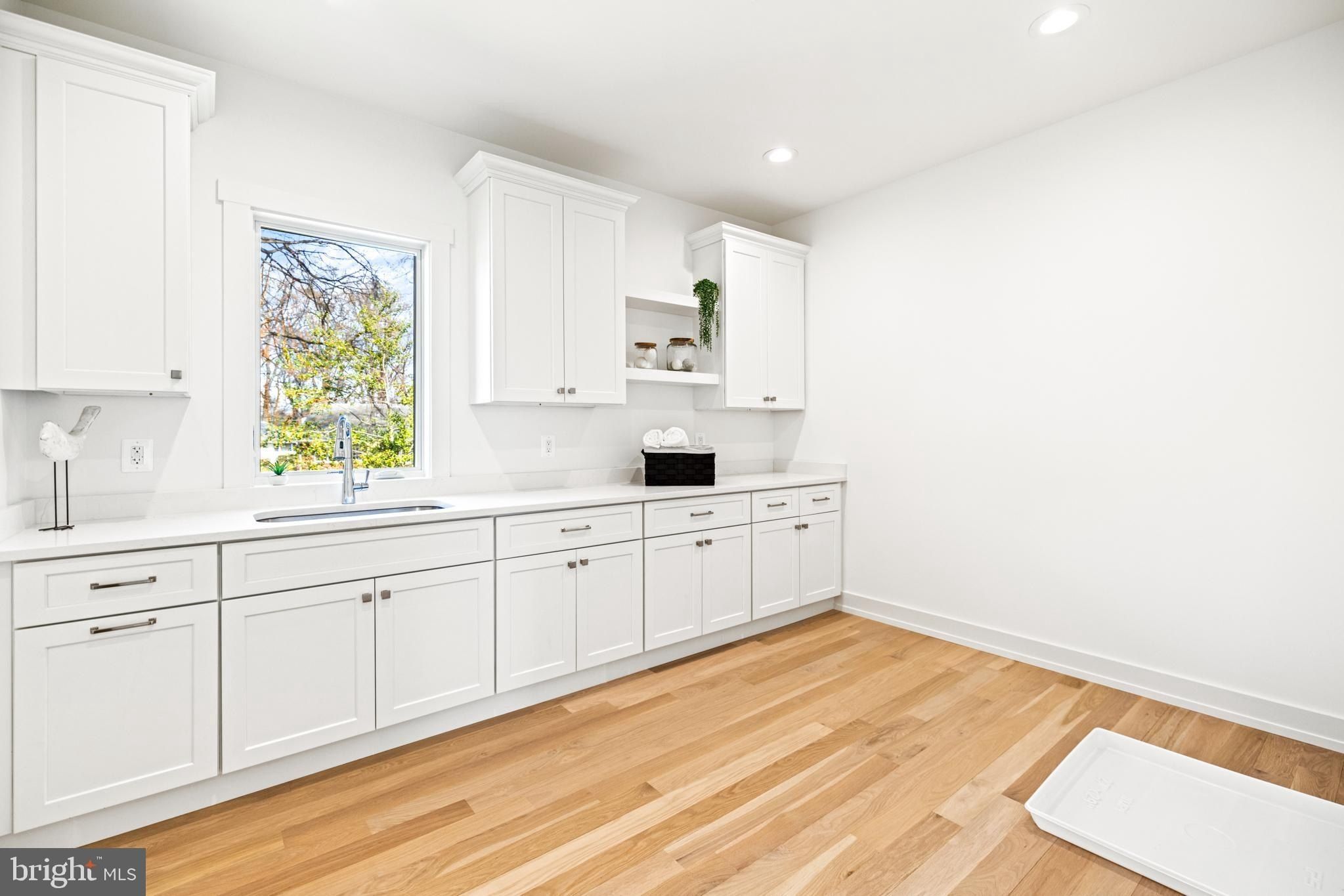 4007 N Stuart Street. Arlington, VA 22207