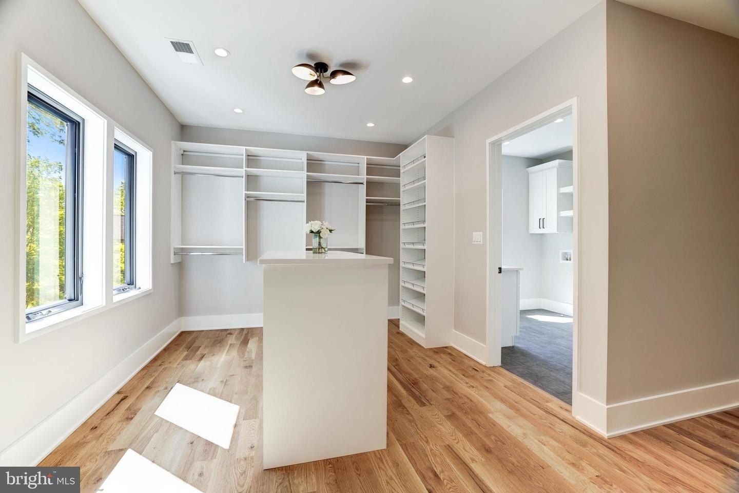 3830 30Th Rd N. Arlington, VA 22207