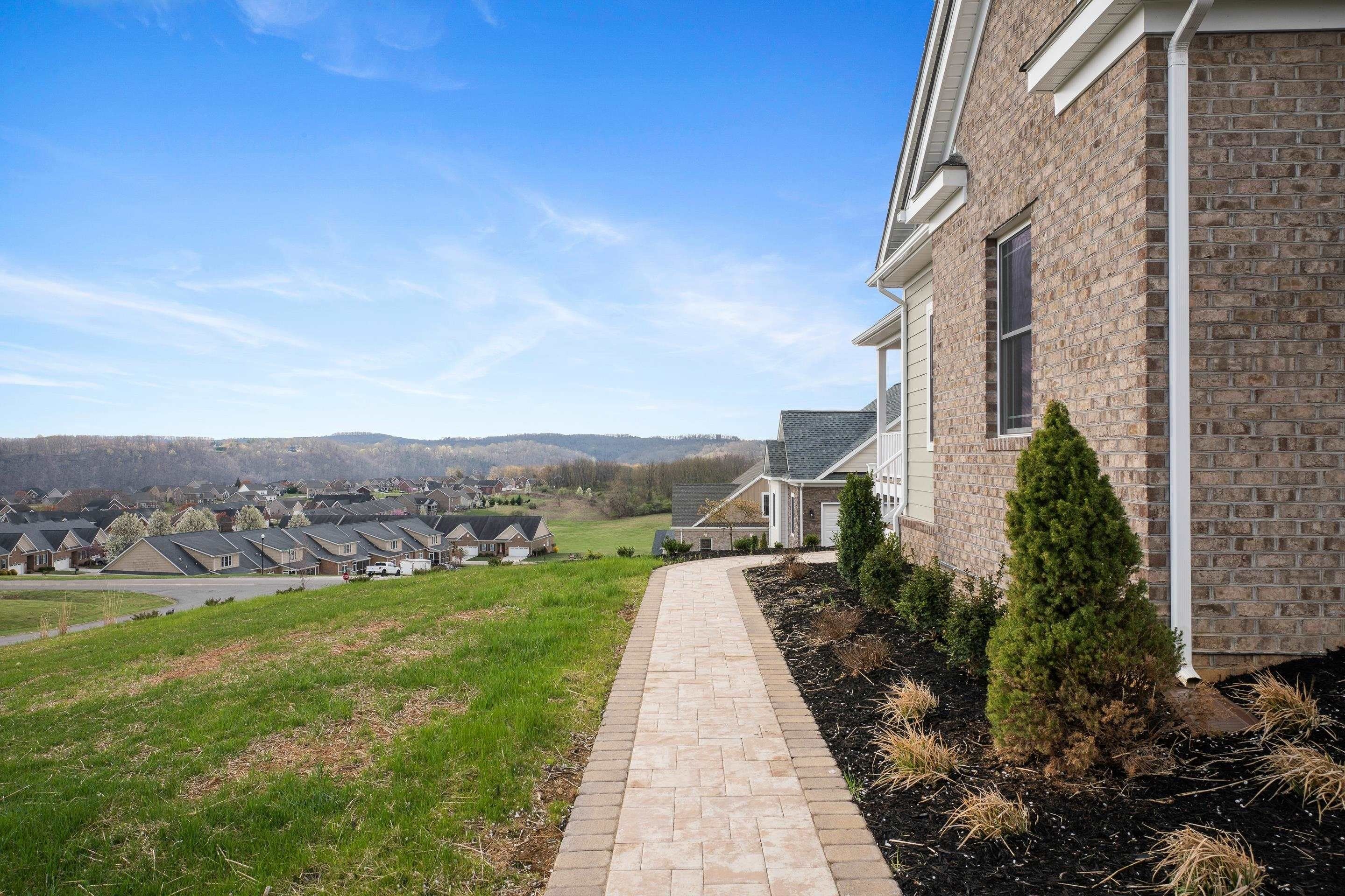 6913 Doral Drive. Radford, VA 24141